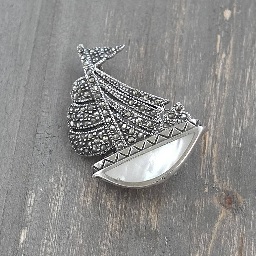 Vintage 925 Sterling Silver Marcasite Abalone Sailboat Brooch Nautical Pin 11g